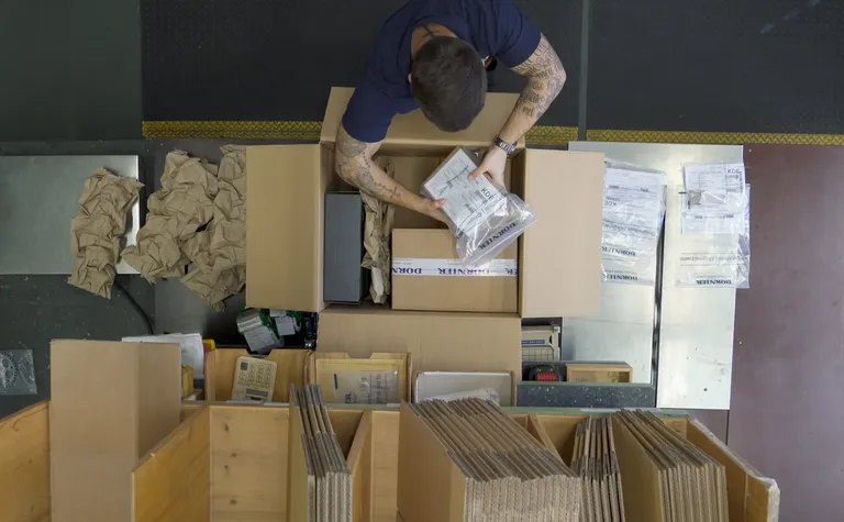 Bild_Lager Logistik.jpg